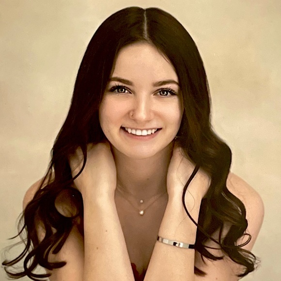 Meet your Posher, Caitlin - Picture 1 of 1